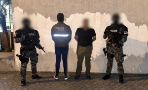 la intervención policial dejó como resultado la aprehensión de un ciudadano, a quien los uniformados pusieron de inmediato a órdenes de las autoridades judiciales