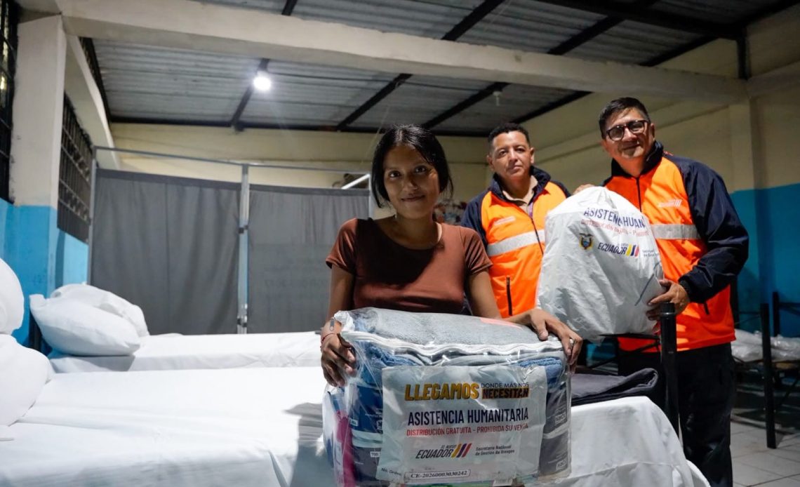 las autoridades adecuaron el recinto escolar como refugio temporal con capacidad para 50 familias.